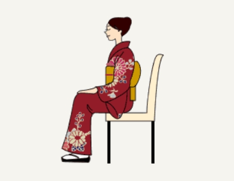 椅子に座る